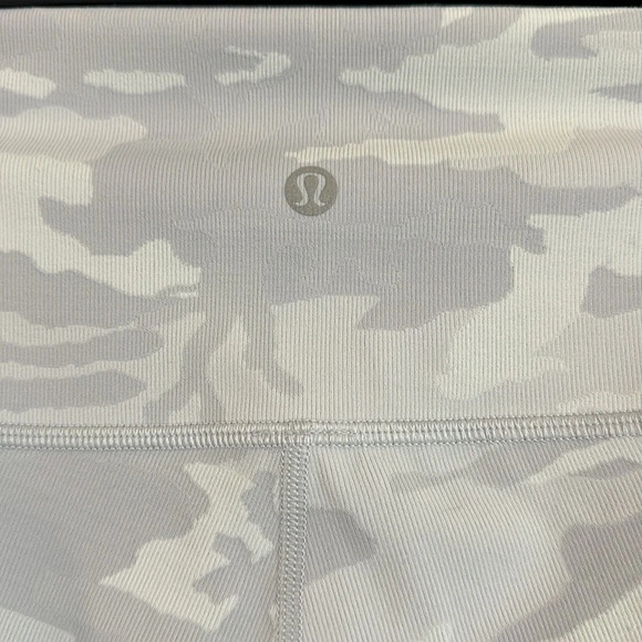 Lululemon Wunder Under Crop (High-Rise) *Luxtreme 21", Incognito Camo, Size 10 - Picture 4 of 6